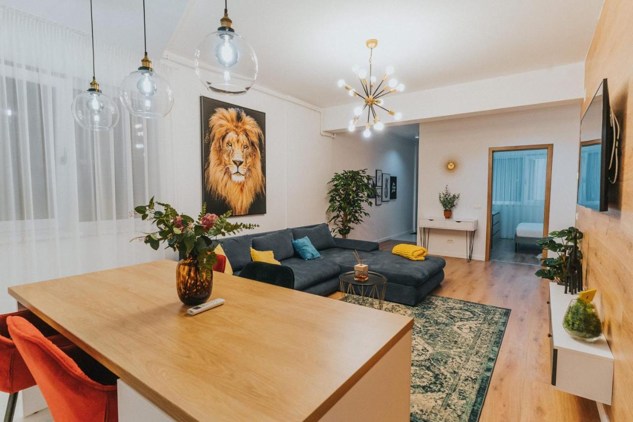 Urban Safari At Eas Residence Oradea Exterior photo